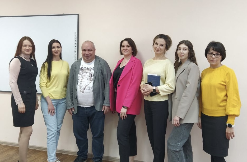 Профессор Института медиа Олег Дмитриев провел лекции для студентов в Луганске